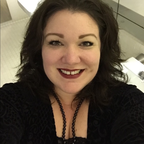 Meet your Posher, Amanda - Picture 1 of 1